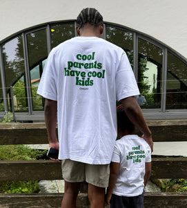 Kids T-Shirt - cool parents have cool kids (Grün)