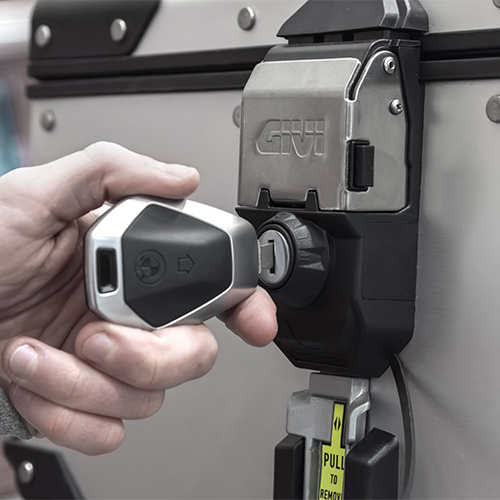Givi - Lock kit with BMW key codable cylinder, allowing the BMW motorcycle ignition key to be used to open, close, and detach the Trekker Outback Evo Smart cases, the Canyon Monokey Cam Side GRT725 and GRT727 bags and the XSpace expandable cases